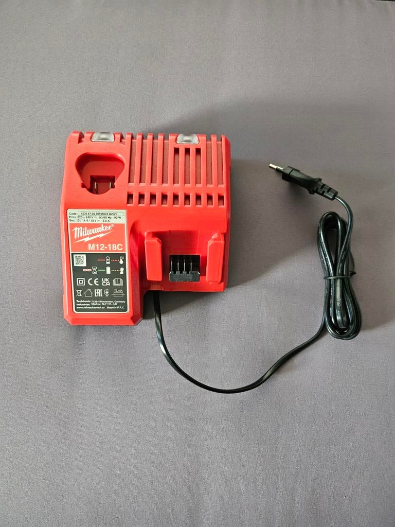 Lader milwaukee, Doe-het-zelf en Bouw, Gereedschap | Machine-onderdelen en Toebehoren, Ophalen