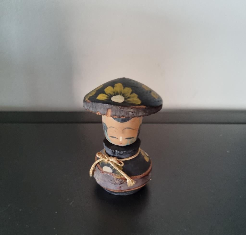 Joli Kokeshi à tête branchée, Envoi