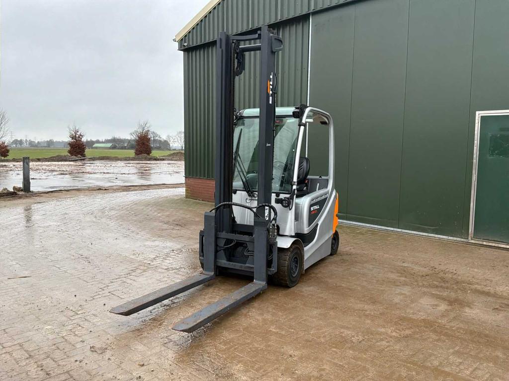 Carrier élévateur Still RX 60-25 2016, Articles professionnels, Machines & Construction | Chariots élévateurs & Transport interne