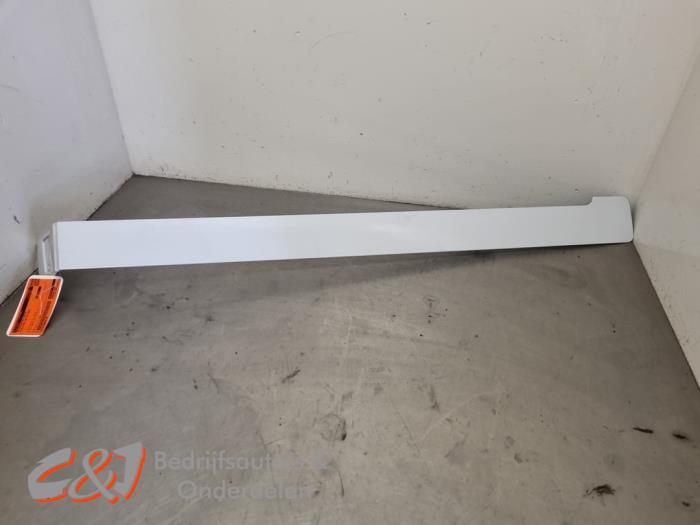 Rail porte coulissante droite d'un Toyota Pro-Ace, Autos : Pièces & Accessoires, Carrosserie & Tôlerie, Toyota, Utilisé, 3 mois de garantie