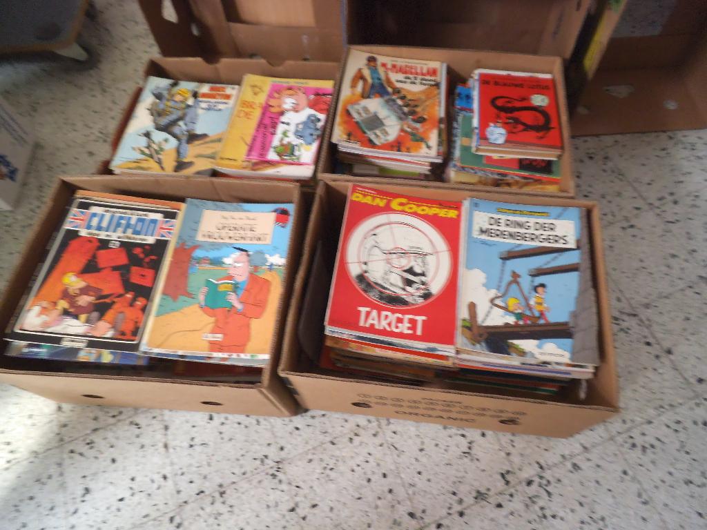 Lot van 400 strips, Boeken, Stripverhalen, Gelezen, Meerdere stripboeken, Ophalen