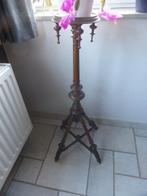 pied de stalle (sokkel of piédestal), Enlèvement