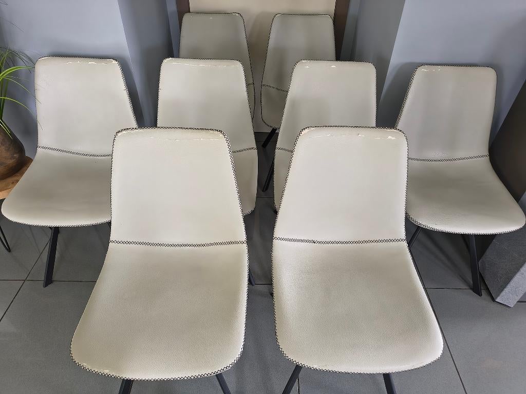 8 chaises de salle à manger en bon état GRATUITES, Maison & Meubles, Enlèvement, Blanc, Cuir, Cinq, Six Chaises ou plus