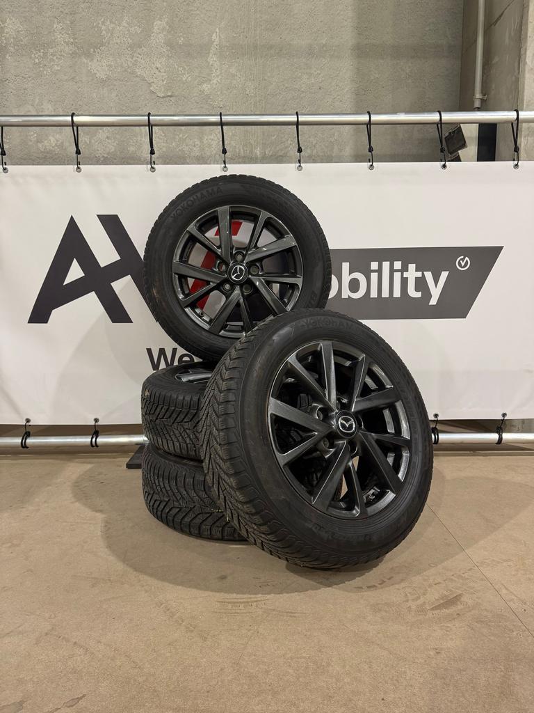 Complete winterset Mazda 3 205/60R16 5-7mm, Gebruikt, -, Banden en Velgen, -