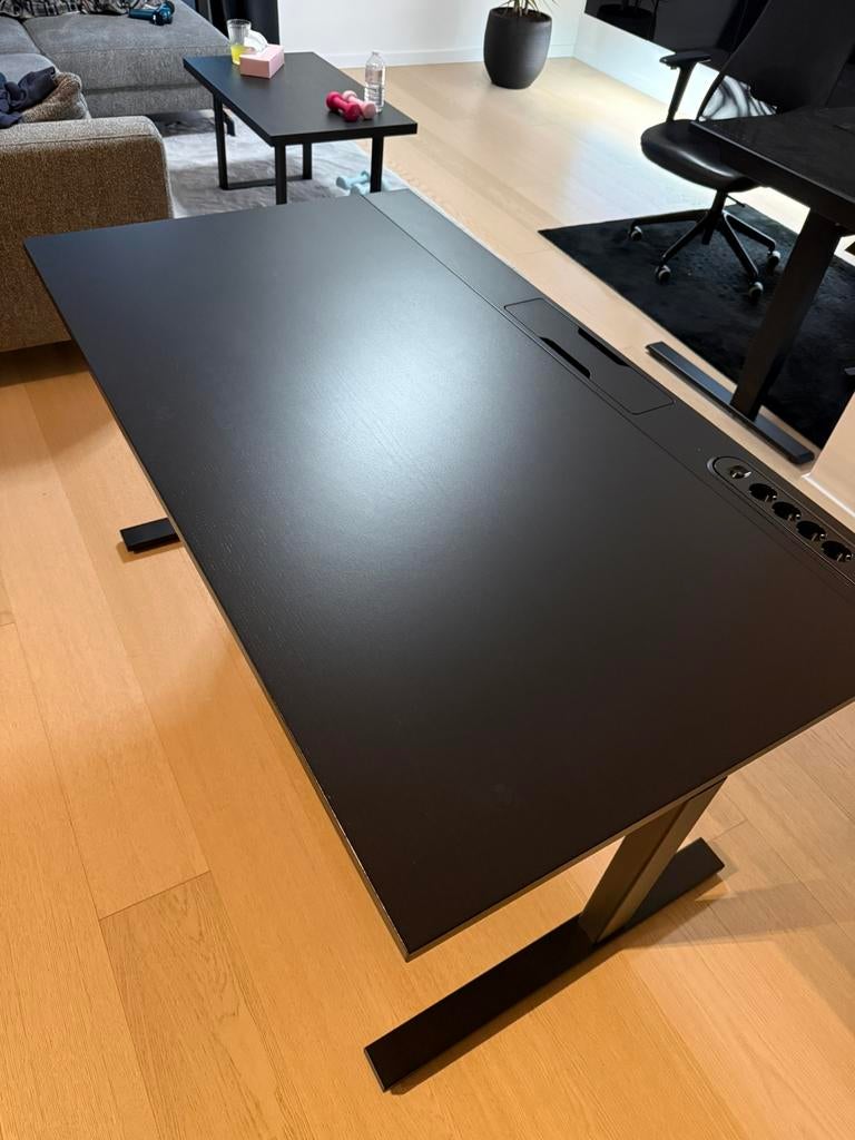 Als Nieuw: Ikea Mittzon 140x80 zwart inclusief stopcontact, Ophalen, Zo goed als nieuw, IKEA, Stopcontact