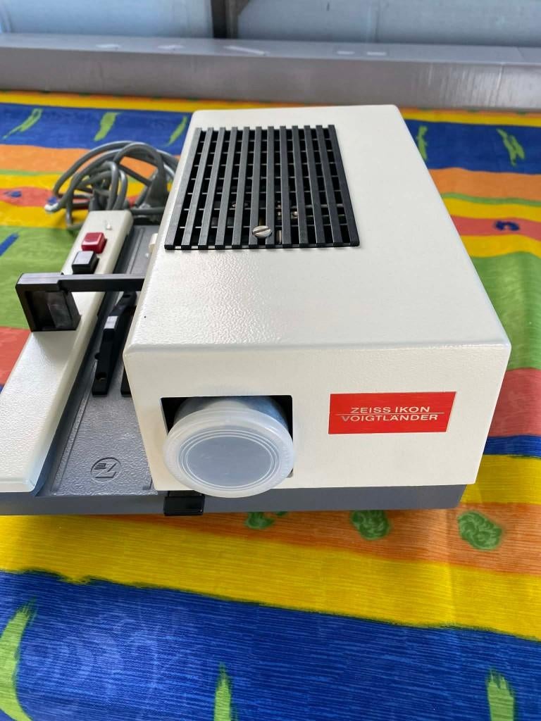 diaprojector met projectietafel en projectiescherm, Audio, Tv en Foto, Diaprojectoren, Gebruikt, Met scherm, Ophalen