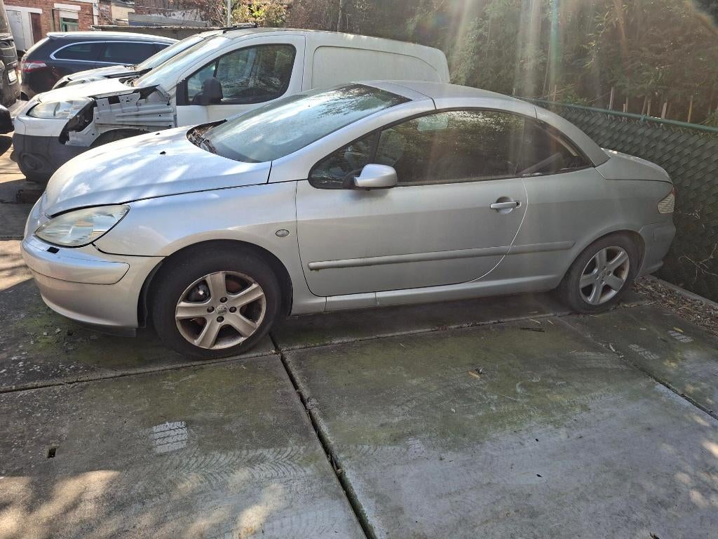 2x peugeot 307cc, Autos, Peugeot, Particulier, Essence, Cabriolet, 2 portes, Boîte manuelle, Argent ou Gris, Noir, Cuir, Traction avant