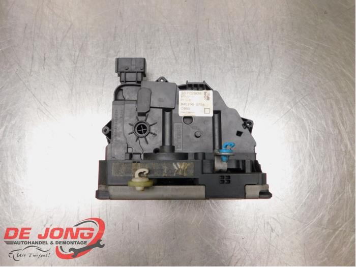 Serrure portière mécanique 2portes droite d'un Fiat Punto, Autos : Pièces & Accessoires, -, 3 mois de garantie, Utilisé, Fiat