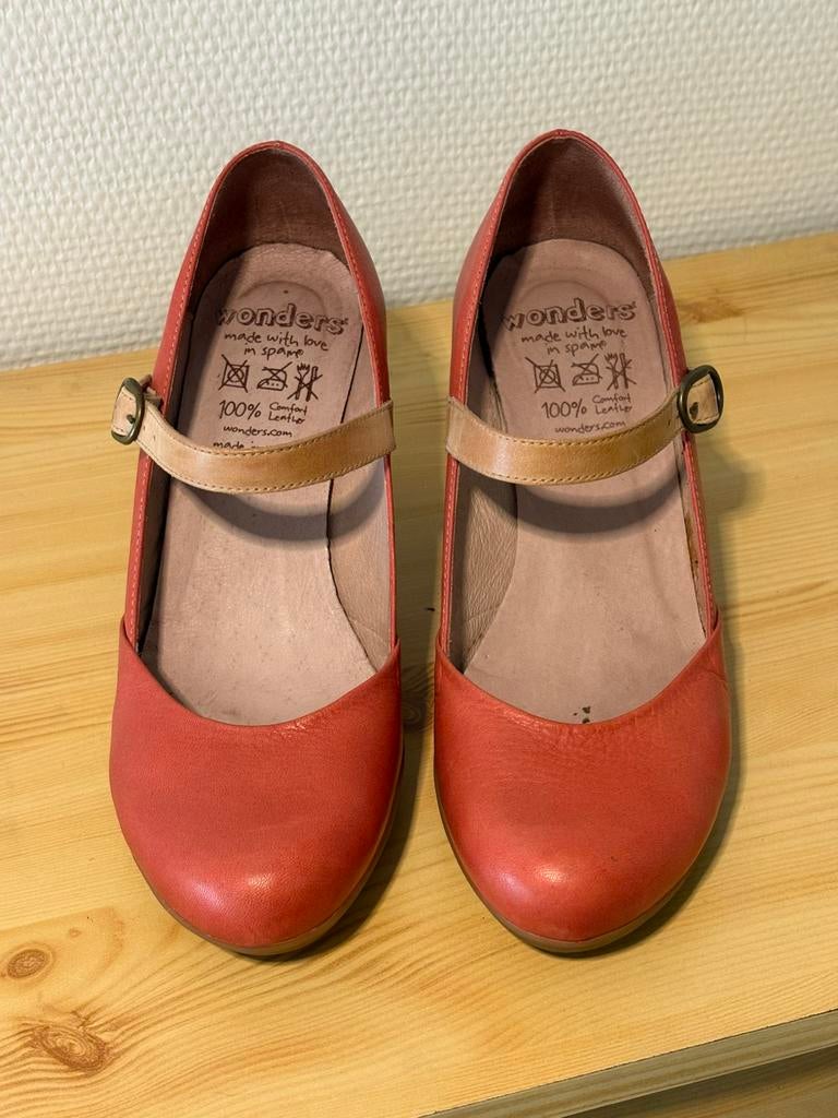 Mooie koraal-roze pumps van Wonders (37)., Pumps, Ophalen of Verzenden, Zo goed als nieuw, Roze