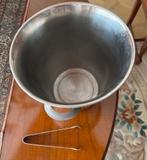 nouveau seau à champagne/vin Guy Degrenne + pince à glaçons, Maison & Meubles, Neuf, Enlèvement ou Envoi, Autres matériaux, Uni