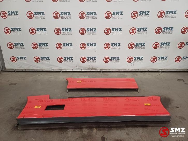Occ set side skirts L/R Renault, Auto-onderdelen, Vrachtwagen-onderdelen, Renault, Ophanging en Onderstel, Gebruikt