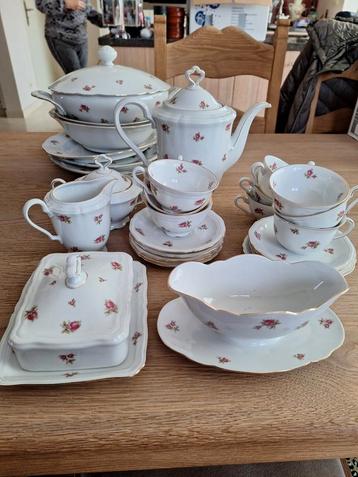 Servies  beschikbaar voor biedingen