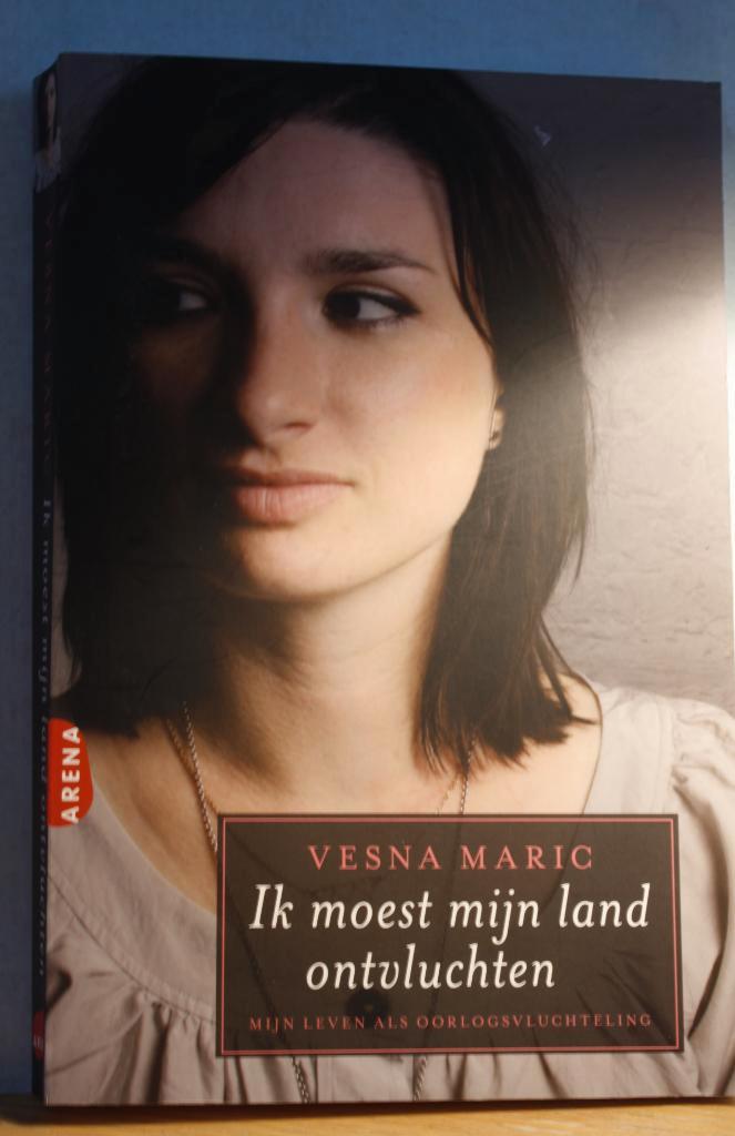 Ik moest mijn land ontvluchten, Boeken, Politiek en Maatschappij, Zo goed als nieuw, Politiek en Staatkunde, Ophalen of Verzenden