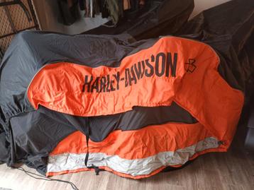 Harley davidson motorhoes  binnen  beschikbaar voor biedingen