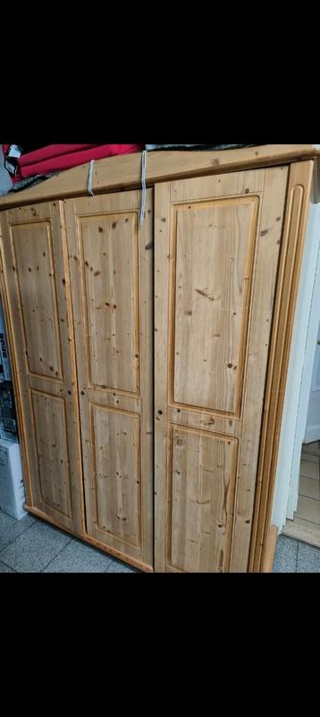 Armoire et commode  beschikbaar voor biedingen