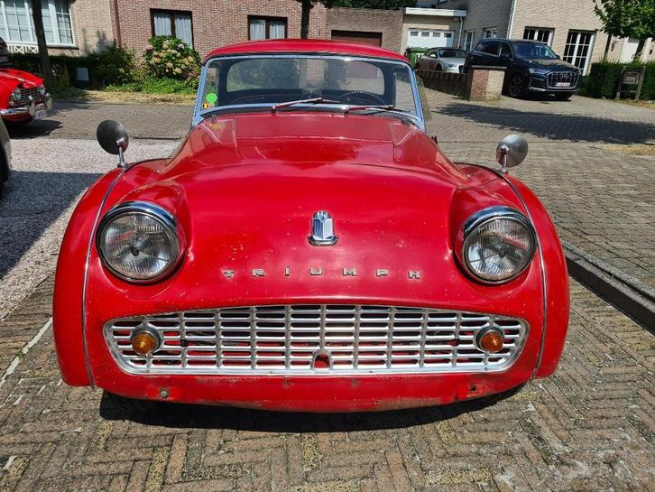 Oldtimer triumph tr3A, Autos, Oldtimers & Ancêtres, Particulier, Triumph, Essence, 2 portes, Boîte manuelle, Rouge, Noir, Enlèvement