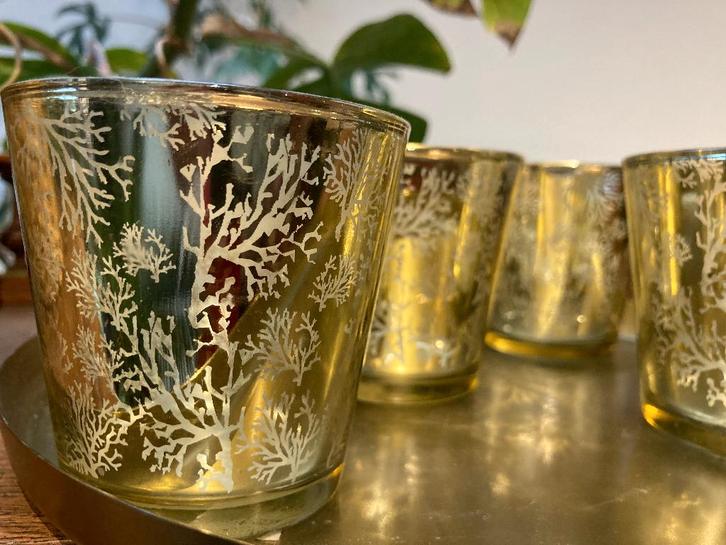 Set van 4 gouden theelichthouders + schaal – koraalprint, Huis en Inrichting, Woonaccessoires | Kandelaars en Kaarsen, Zo goed als nieuw