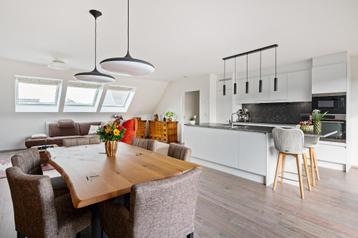 Lichtrijk penthouse met alle comfort, 3 slp en ruim terras beschikbaar voor biedingen