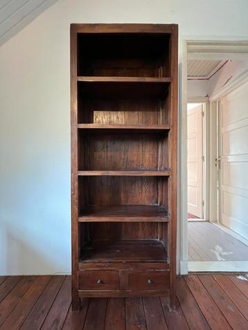 klassieke boekenkast massief teak hout beschikbaar voor biedingen