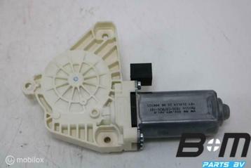 Raammotor linksvoor VW Tiguan 5NA Allspace 5Q4959801B beschikbaar voor biedingen