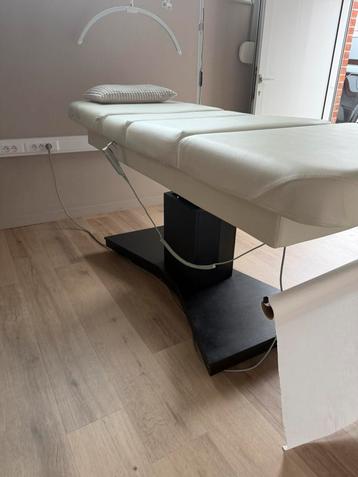 Behandelbed, massagezetel beschikbaar voor biedingen