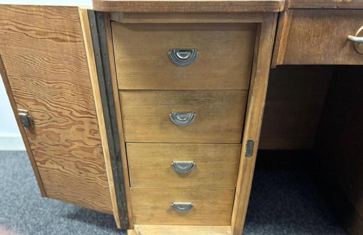 Mooi gevormd vintage Frans bureau in de Art-Deco stijl, Huis en Inrichting, Bureaus, Gebruikt, Bureau, Ophalen