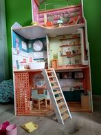 Stijlvol bemeubeld poppenhuis voor Barbies van KidKraft, Kinderen en Baby's, Speelgoed | Poppenhuizen, Ophalen, Gebruikt, Poppenhuis