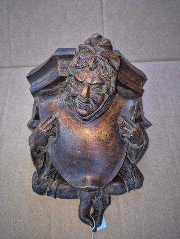 Oude houten console beschikbaar voor biedingen