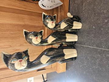 Houten katten beschikbaar voor biedingen