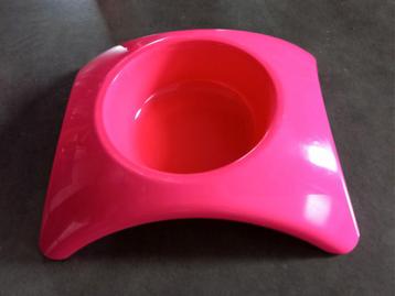 roze drinkbakje -> 2€ beschikbaar voor biedingen