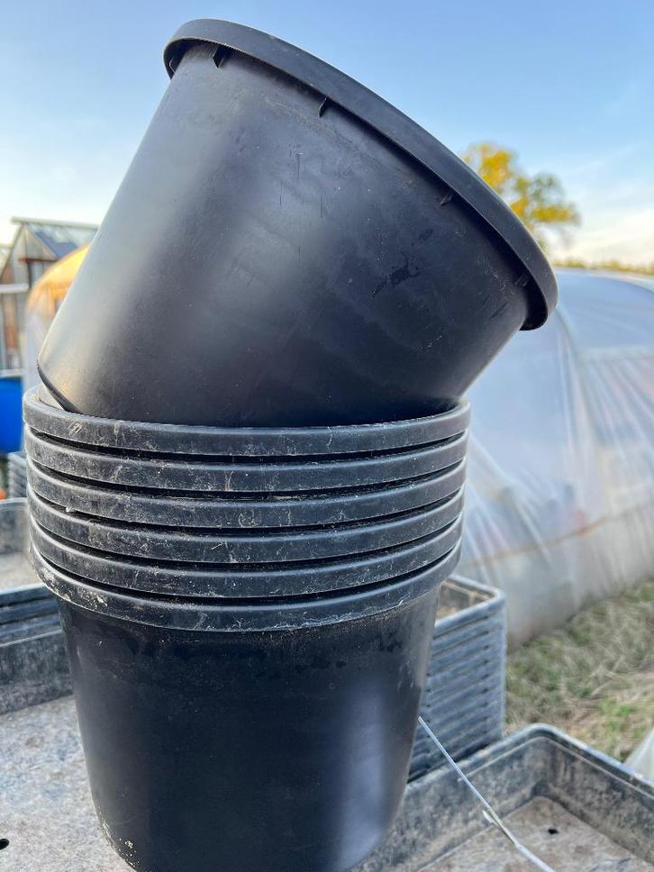 grote bloempotten harde plastiek 26 x 20 cm, Tuin en Terras, Bloempotten, Zo goed als nieuw, Kunststof, Binnen, Balkon, Tuin, Minder dan 40 cm