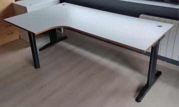 Bureau beschikbaar voor biedingen