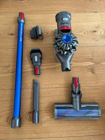 Dyson v7 stofzuiger beschikbaar voor biedingen
