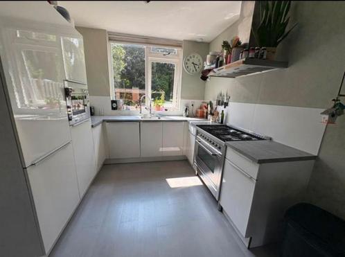 HOOGGLANS U VORM KEUKEN INCLUSIEF APPARATUUR, Huis en Inrichting, Keuken | Complete keukens, Zo goed als nieuw, U-keuken, Wit