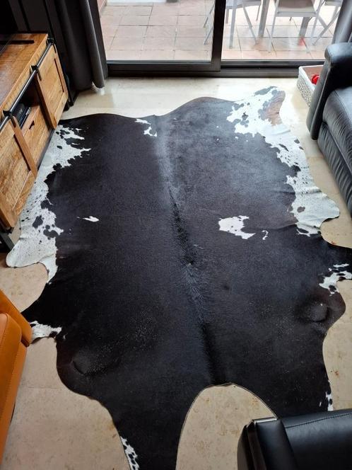 Koevel tapijt, Huis en Inrichting, Stoffering | Tapijten en Vloerkleden, Zo goed als nieuw, 200 cm of meer, 200 cm of meer, Wit