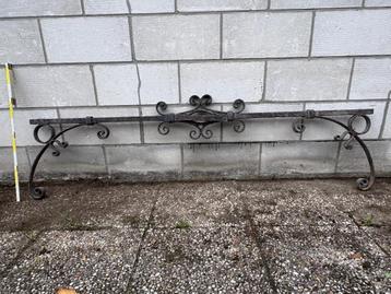 Ijzeren ornament beschikbaar voor biedingen