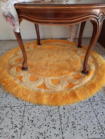 RETRO rond pluche tapijt / oranje beschikbaar voor biedingen