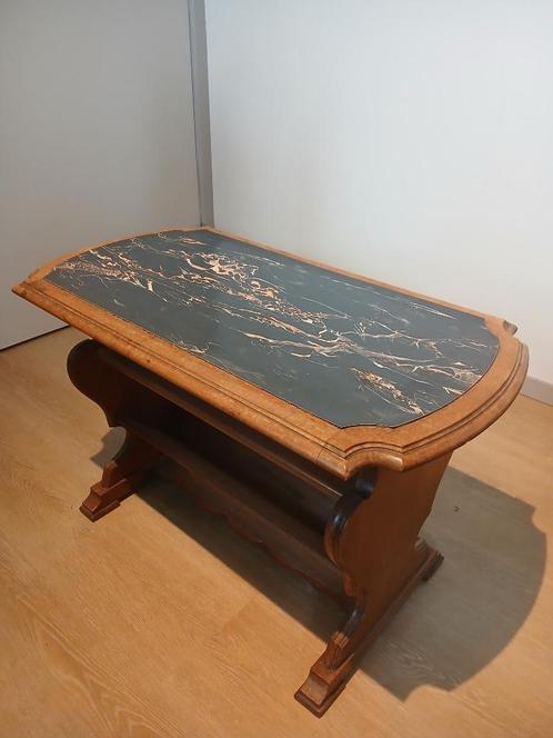 Tafel voor de kranten, Antiek en Kunst, Antiek | Meubels | Tafels, Ophalen