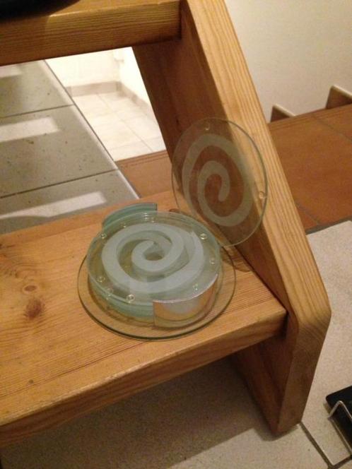 Glazen onderzetters in houder met swirly tekening, Maison & Meubles, Accessoires pour la Maison | Sous-verres & Sous-plats, Comme neuf