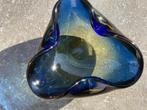 DRIEHOEKIGE ASBAK VIDE POCHE IN MURANO GLAS. PERFEKTE STAAT., Ophalen of Verzenden
