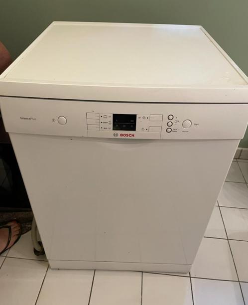 Bosch vaatwasser in perfecte staat (2023), Elektronische apparatuur, Vaatwasmachines, Zo goed als nieuw, Tussenbouw, Minder dan 85 cm
