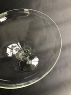 2 glazen schalen op hoge voet, Enlèvement