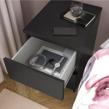 MALM commode / table de chevet Ikea 2 tirroirs avec vitre br, Utilisé