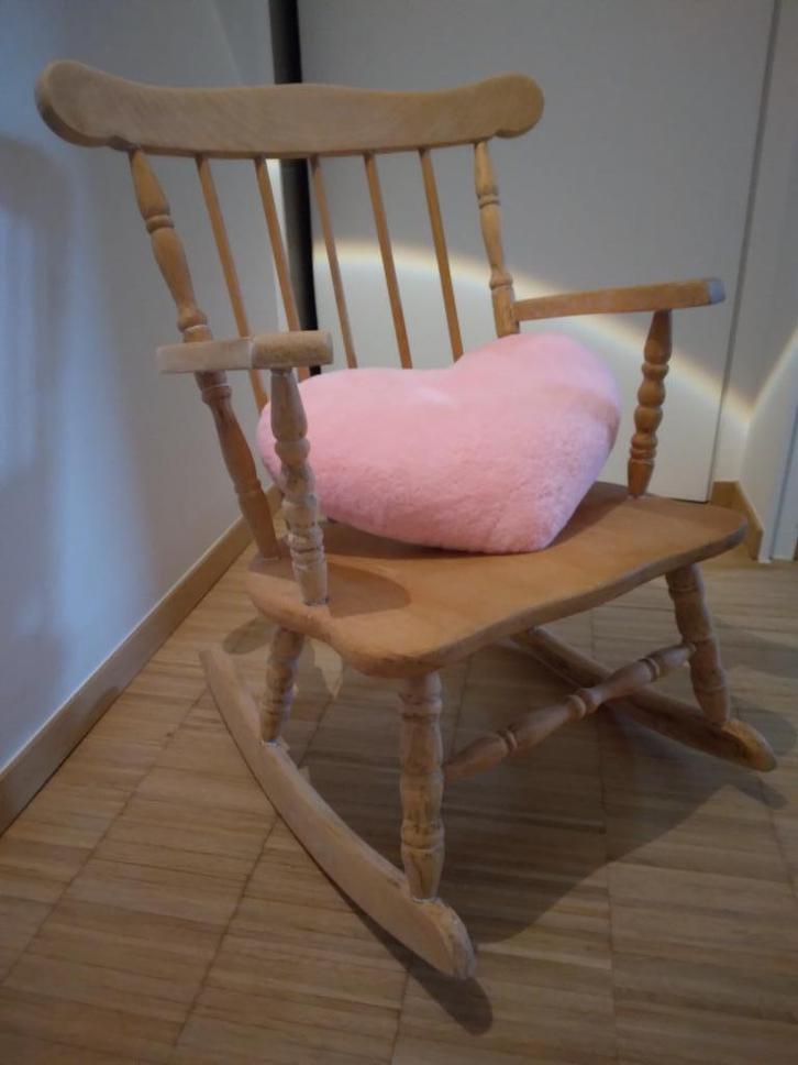 Mooie gezandstraalde houten schommelstoel (voor kinderen), Kinderen en Baby's, Kinderkamer | Tafels en Stoelen, Zo goed als nieuw