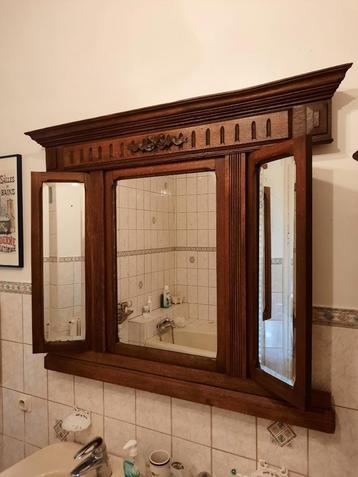 Spiegel met zijspiegels beschikbaar voor biedingen