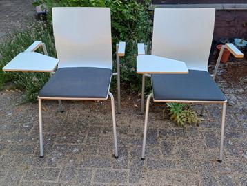 2 kantoorstoelen met schrijftafel - leuk design beschikbaar voor biedingen