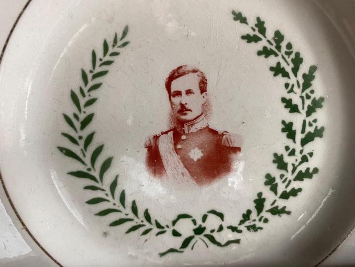 Koning Albert 1 en Elisabeth 1 lot van 6 borden, Verzamelen, Koningshuis en Royalty, Zo goed als nieuw, Servies, Ophalen