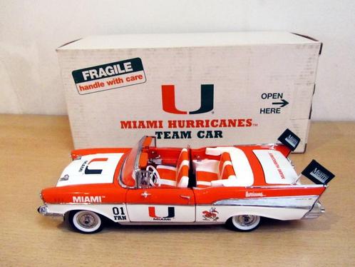 MIAMI HURRICANES 1957 Chevy Bel Air Danbury Mint Team Car, Hobby en Vrije tijd, Modelbouw | Auto's en Voertuigen, Nieuw, Auto