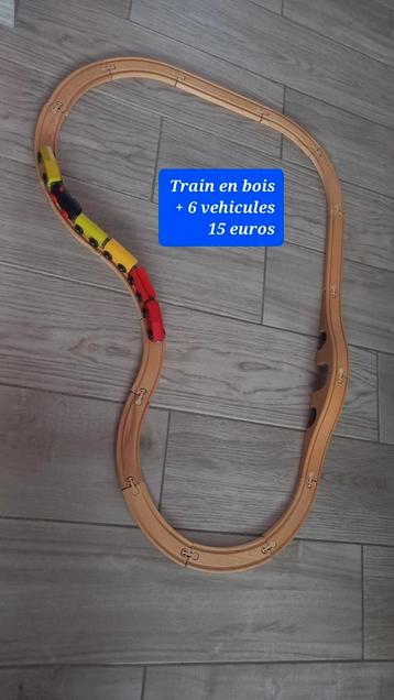 circuit en bois avec 6 véhicules  très bon état, Enfants & Bébés, Jouets | Circuits, Enlèvement ou Envoi, Comme neuf, Circuit