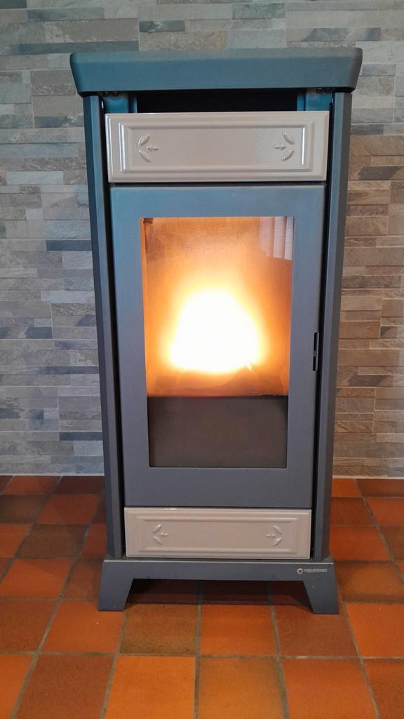 Pelletkachel Thermorossi Kokkola 9KW, Huis en Inrichting, Kachels, Zo goed als nieuw, Pelletkachel, Ophalen